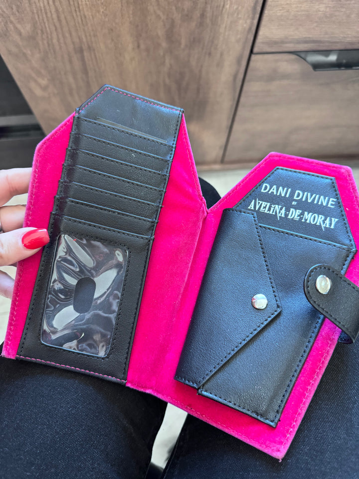 Avelinas Dani Divine Wallet *Used*