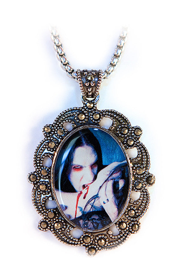 Carpathian Kiss Pendant - Avelina De Moray