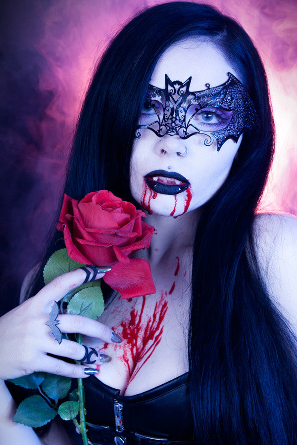 Vampire Kiss Canvas - Avelina De Moray