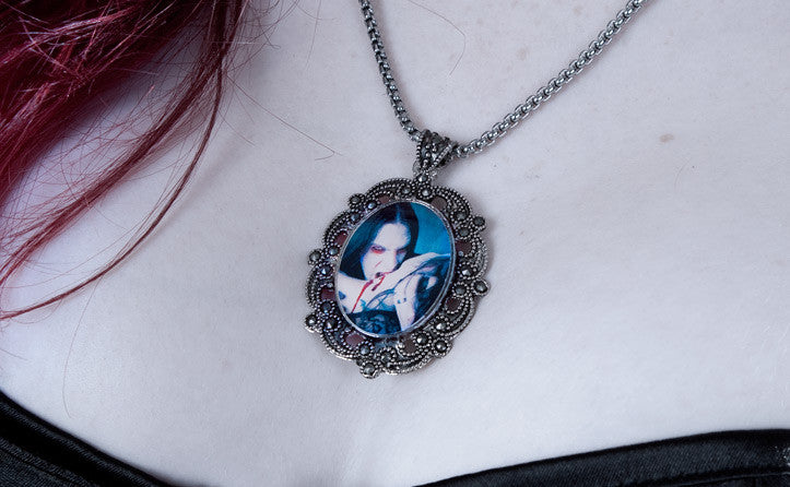 Carpathian Kiss Pendant - Avelina De Moray